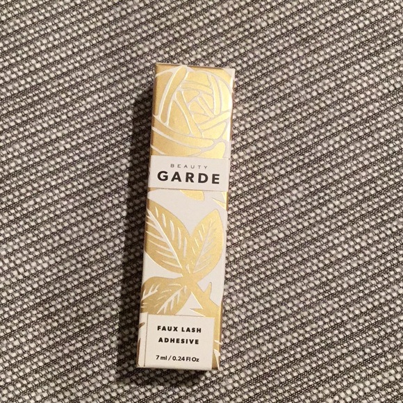 Vegan Faux Eyelashes and application glue - Picture 2 of 5